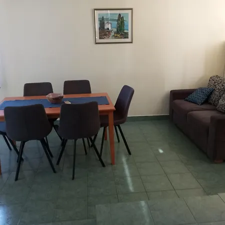 Apartament Adriana *