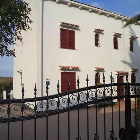 Apartment Adriana *